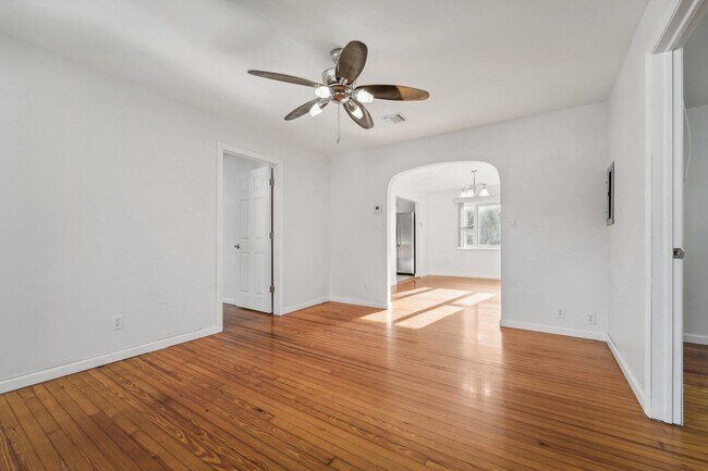 Building Photo - 6512 Smith Ave