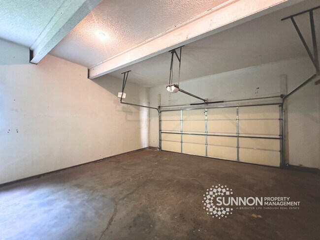 Building Photo - Spacious 4-Bedroom Home in Davis LakeSpacious 4-Bedroom Home in Davis