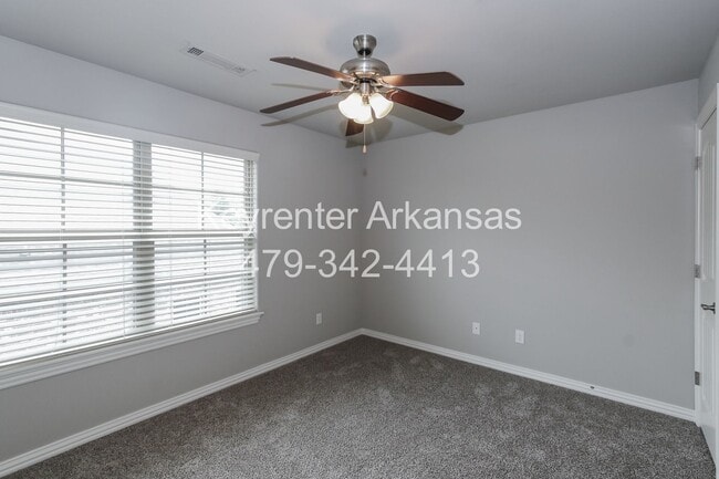 Building Photo - 3805 SW Gemstone Blvd