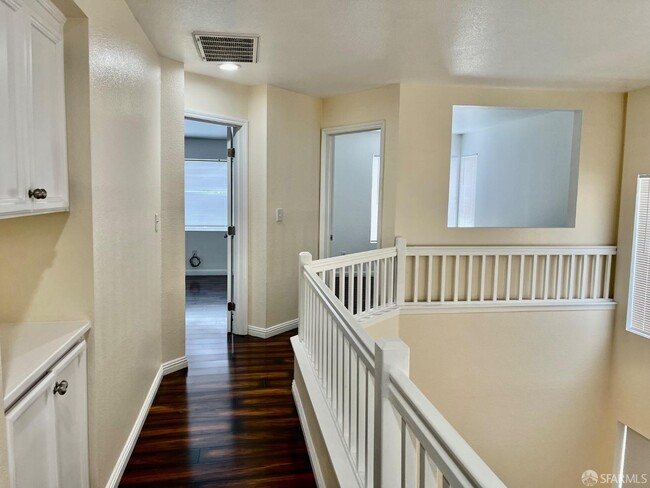 Building Photo - 1713 Crater Peak Way