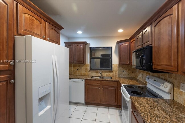 Building Photo - 2700 N Seacrest Blvd