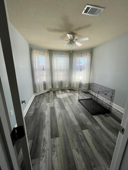 Building Photo - 4435 Winona Ln