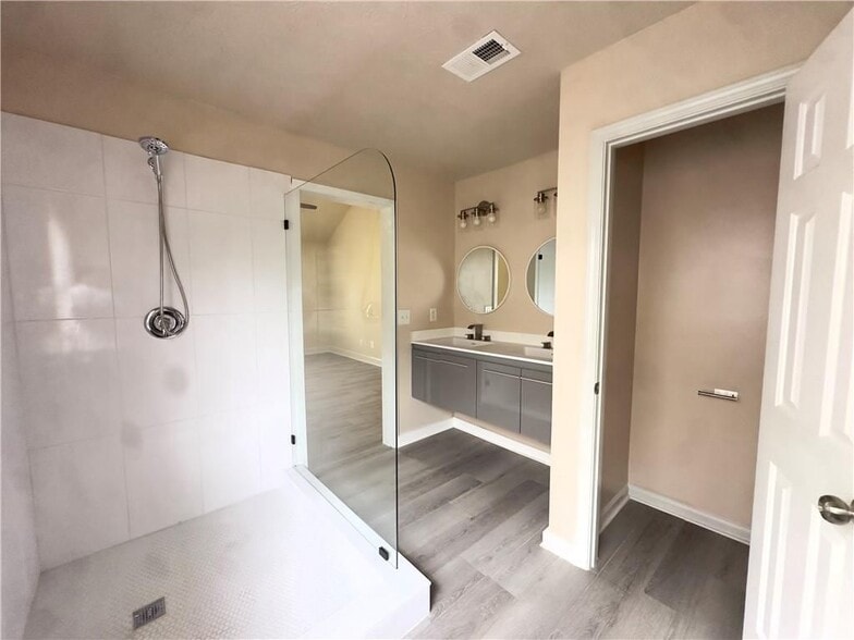 Building Photo - 3035 Baymount Dr