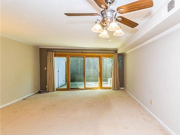 Building Photo - 448 Country View Ct