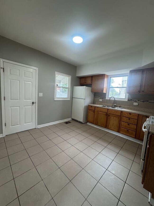 Building Photo - Beautiful 2-bedroom house for Rent AVAILAB...