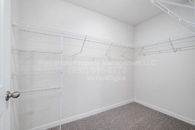 Building Photo - 142 Rustling Waters Dr