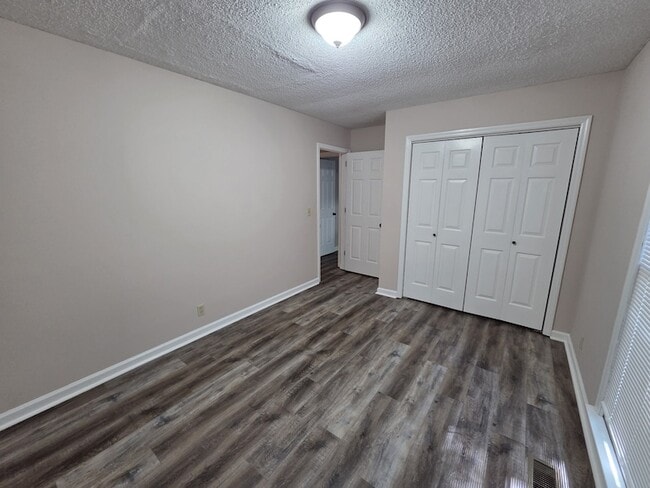 Building Photo - 7875 Saundersville Rd