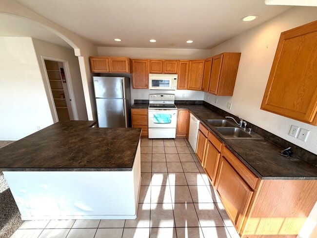 Building Photo - 1085 Orion Rd