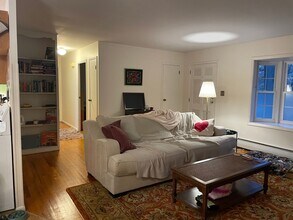 Building Photo - 3 bed, 1 1/2 Bath House