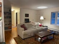 Building Photo - 3 bed, 1 1/2 Bath House