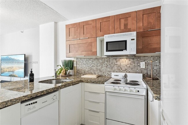 Building Photo - 1035 West Ave