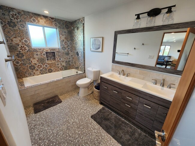 Spacious Bathroom - 3907 Prospect Ave