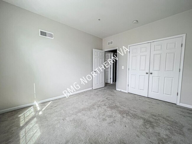 Building Photo - 9535 Center St