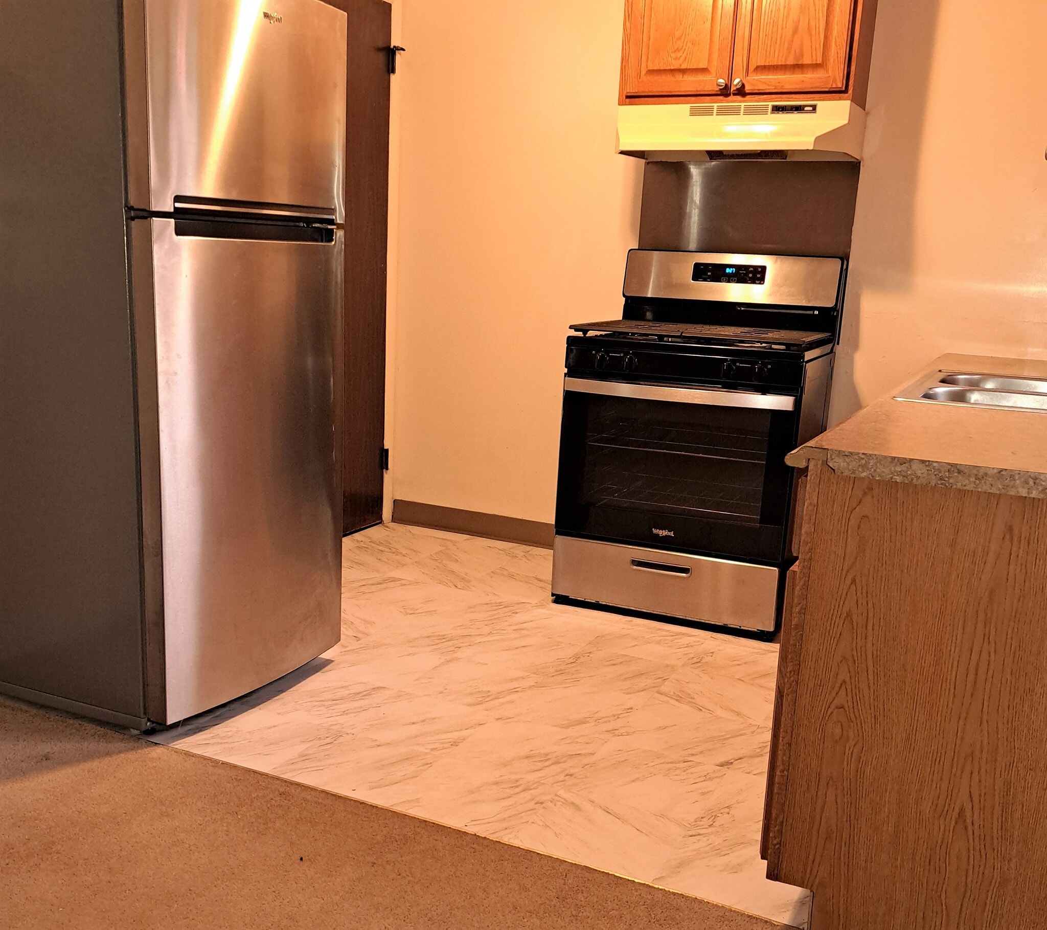 Stainless 18 cubic foot refrigerator, top freezer - 3812 Lebanon Church Rd