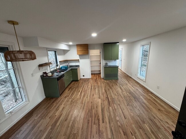 Building Photo - Picture Perfect wooded get away in Kingston Springs