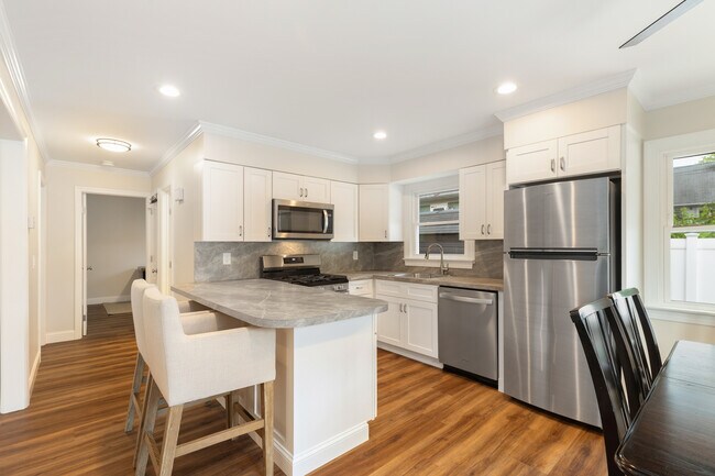 Building Photo - 165 Byrne Ave