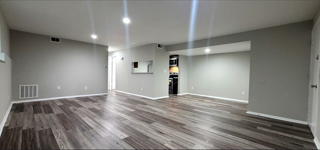 Primary Photo - Beautiful 2 bedroom 1 bath apartment
