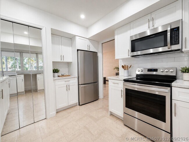 Building Photo - 10873 Magnolia St
