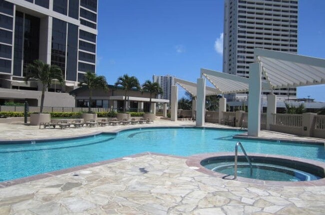 Building Photo - 2 BD / 2 BA Condo in Kakaako!