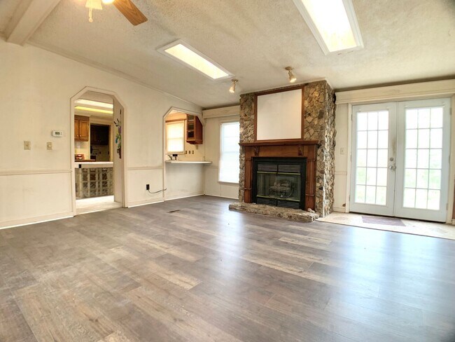 Building Photo - 2551 Farm Cir