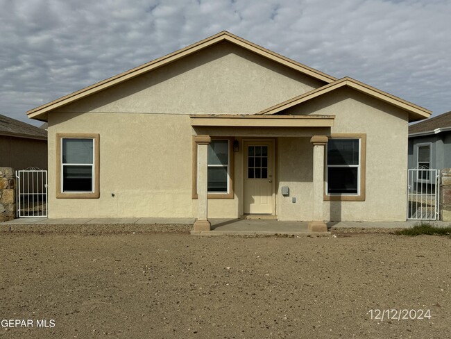 Building Photo - 4072 Tierra Venado Dr