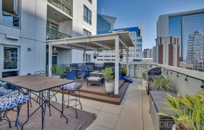 Building Photo - 1240 India St