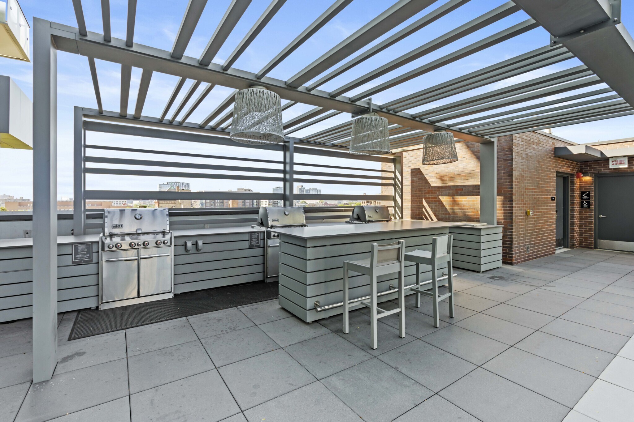 Building Photo - 302 W Hill St