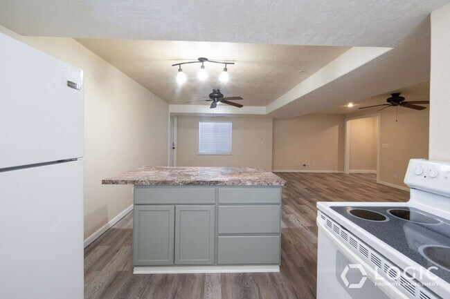 Building Photo - 3987 Lake Mountain Dr