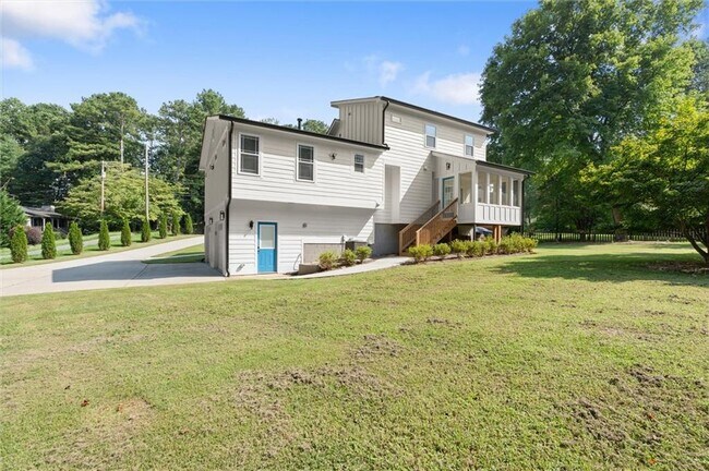 Building Photo - 404 Way Bridge Ct NE