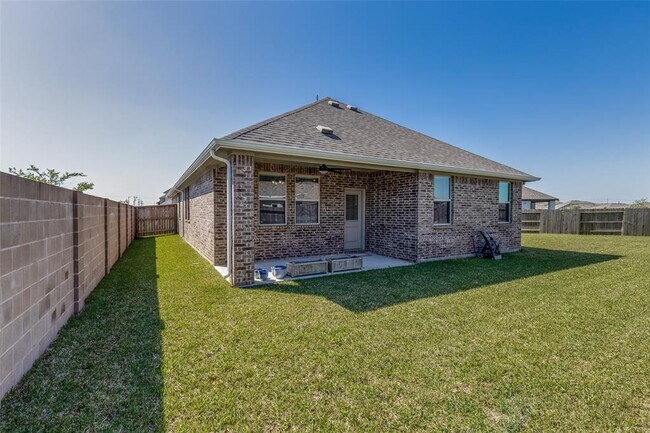 Building Photo - 2411 Ocean Key Dr