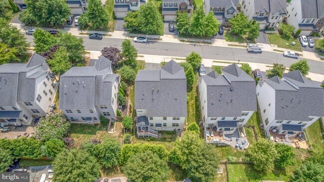 Building Photo - 42706 Chisholm Dr