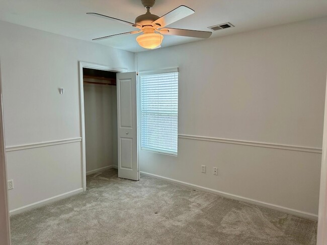 Building Photo - 450 Delmont Dr