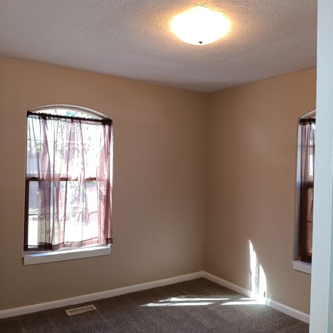 Building Photo - Charming Place To Call Home in Salem