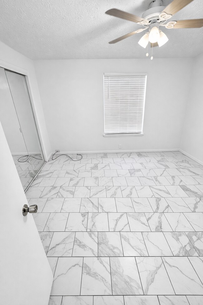 Building Photo - St. Andrews Apartment/Condo