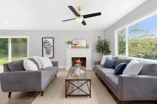 Building Photo - Amazing single level home in Lake of the P...