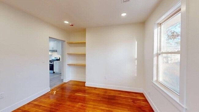 Building Photo - 391 Linwood Ave