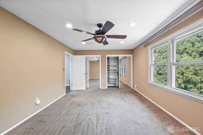 Building Photo - 31 Buttonwood Dr