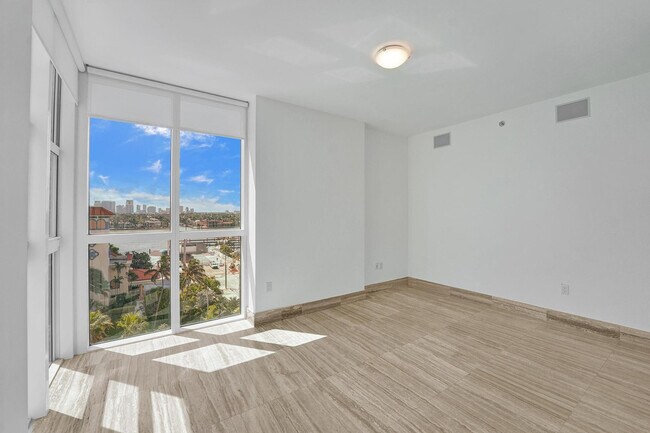 Building Photo - 101 S Fort Lauderdale Beach Blvd