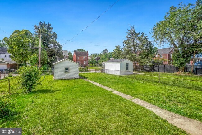 Building Photo - 2615 Otis St NE