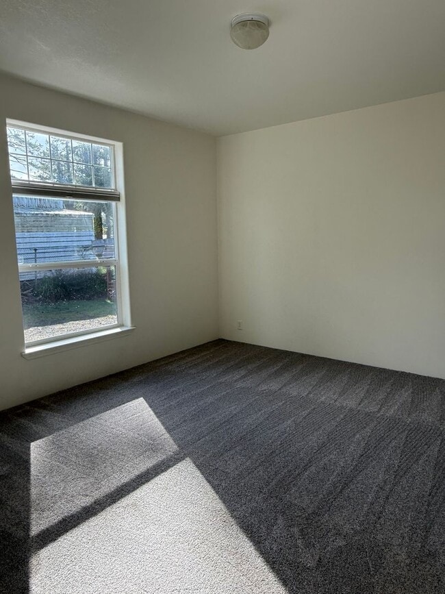 Building Photo - 63626 S Barview Rd