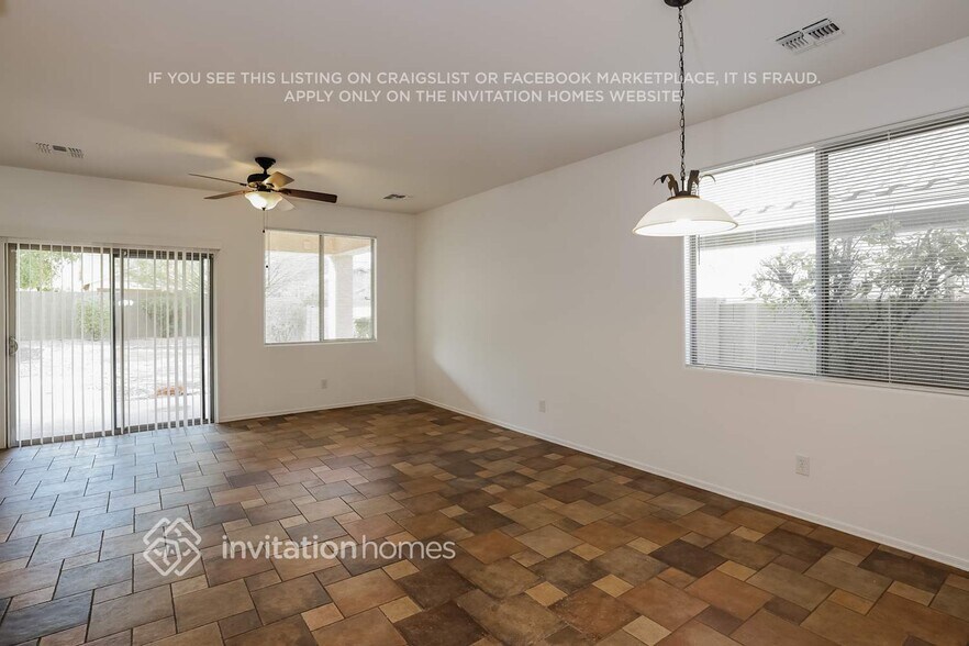 Building Photo - 39137 N Parker Ln