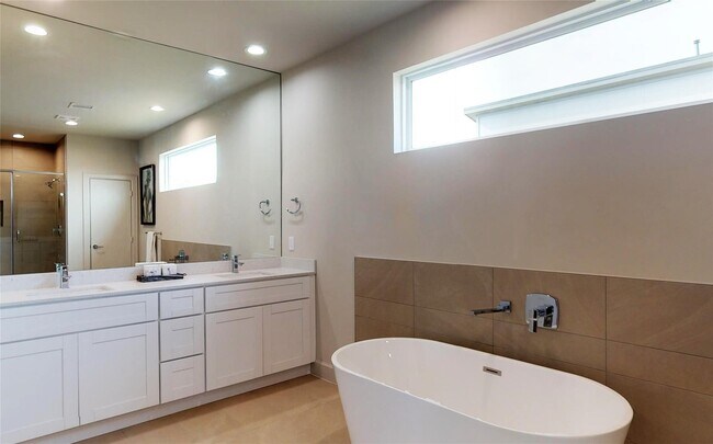 Building Photo - 5726 Rucio Ln