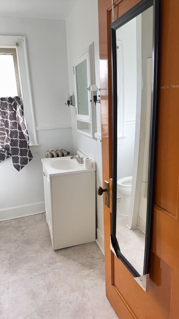 Building Photo - 704-706 Cypress Ave