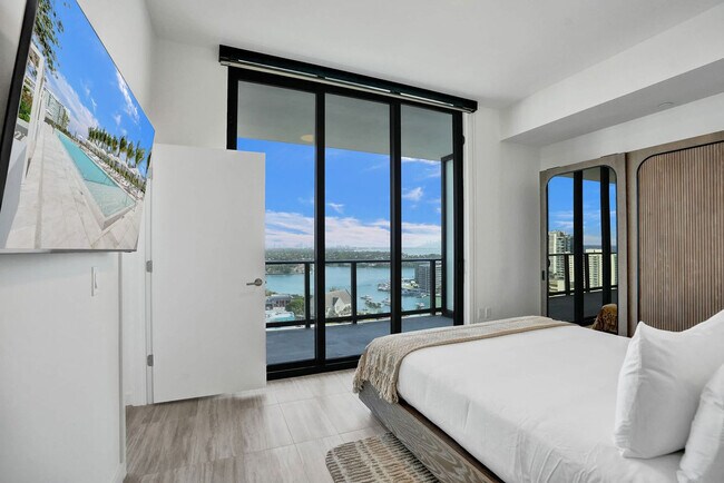 Building Photo - 580 72nd St