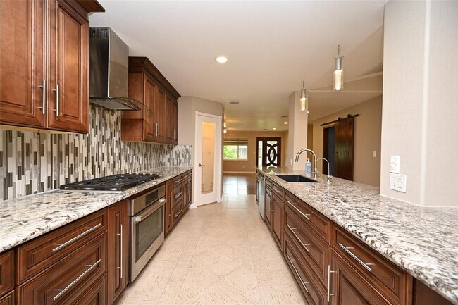 Building Photo - 2127 Lamonte Ln