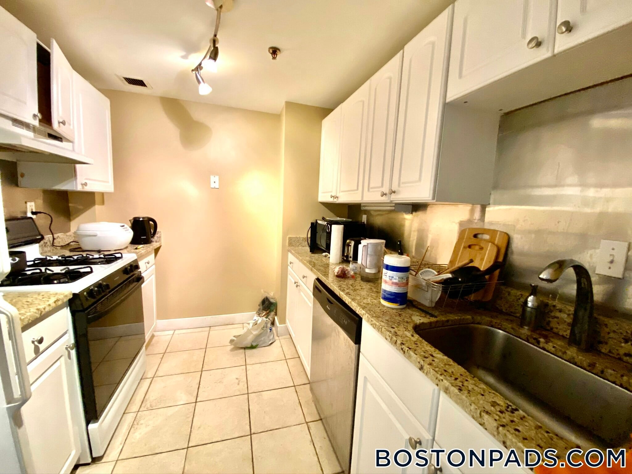 Building Photo - 15 N Beacon St