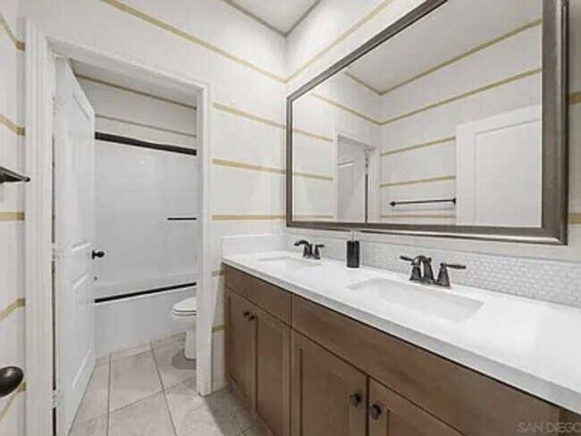 Building Photo - 524 Heron Ln