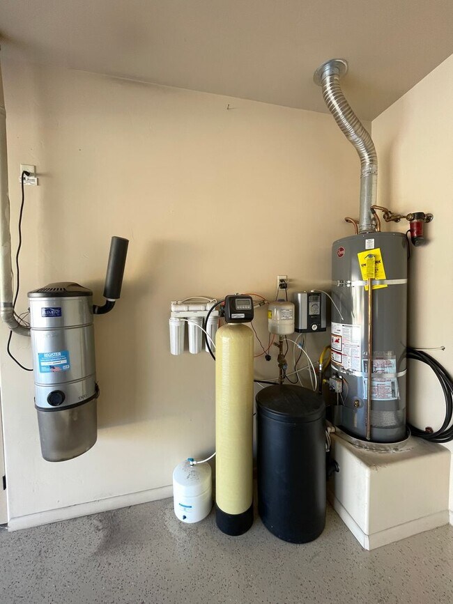 Building Photo - Beautiful Pet-Friendly Home on Green Springs Golf Course