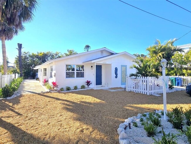 Building Photo - 5702 Carissa St