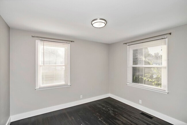 Building Photo - 2129 Crystal Dr